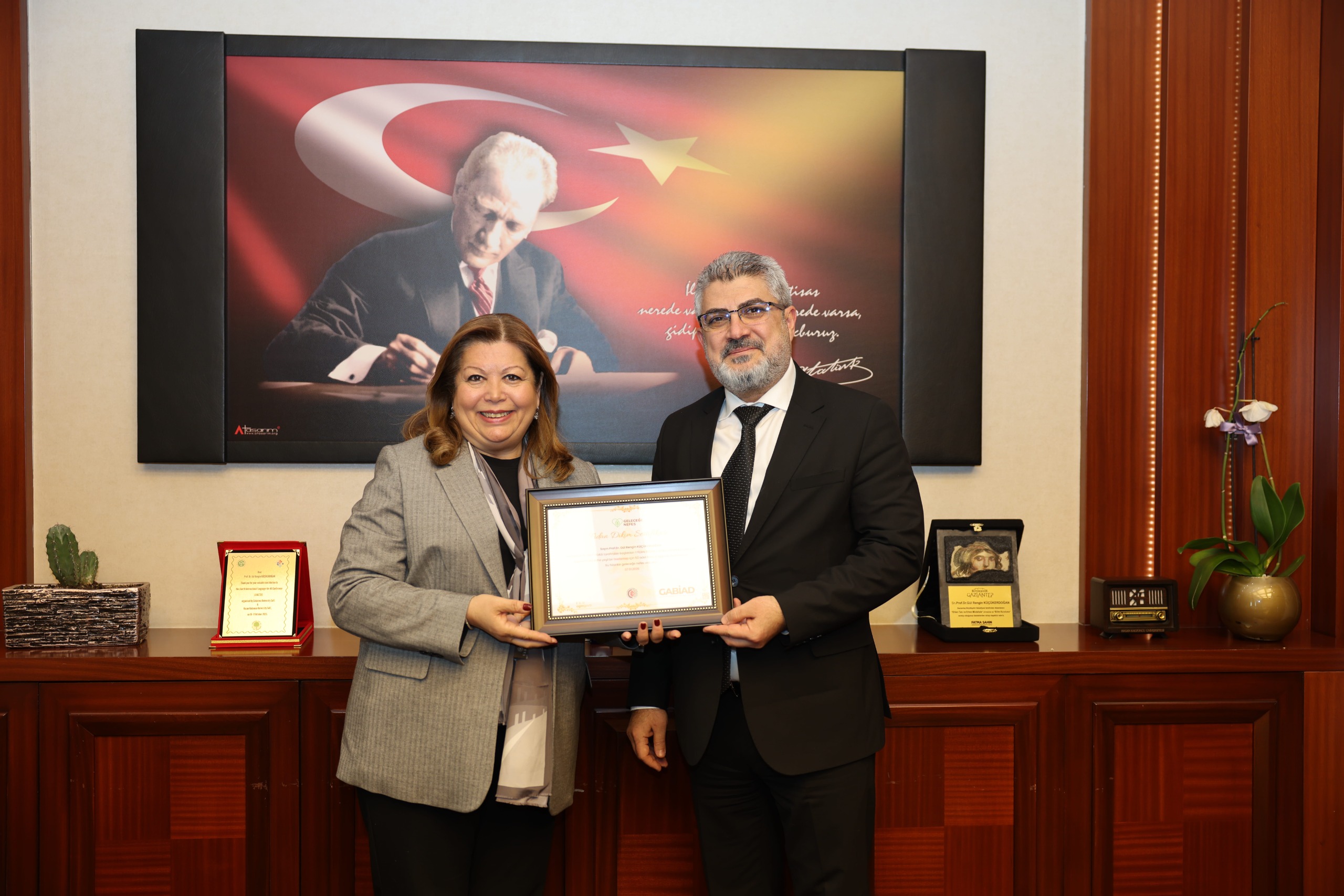Hasan Kalyoncu Üniversitesi Rektör V. Sayın Prof.Dr. Gül Rengin KÜÇÜKERDOĞAN 'ı makamında ziyaret ettik. 
