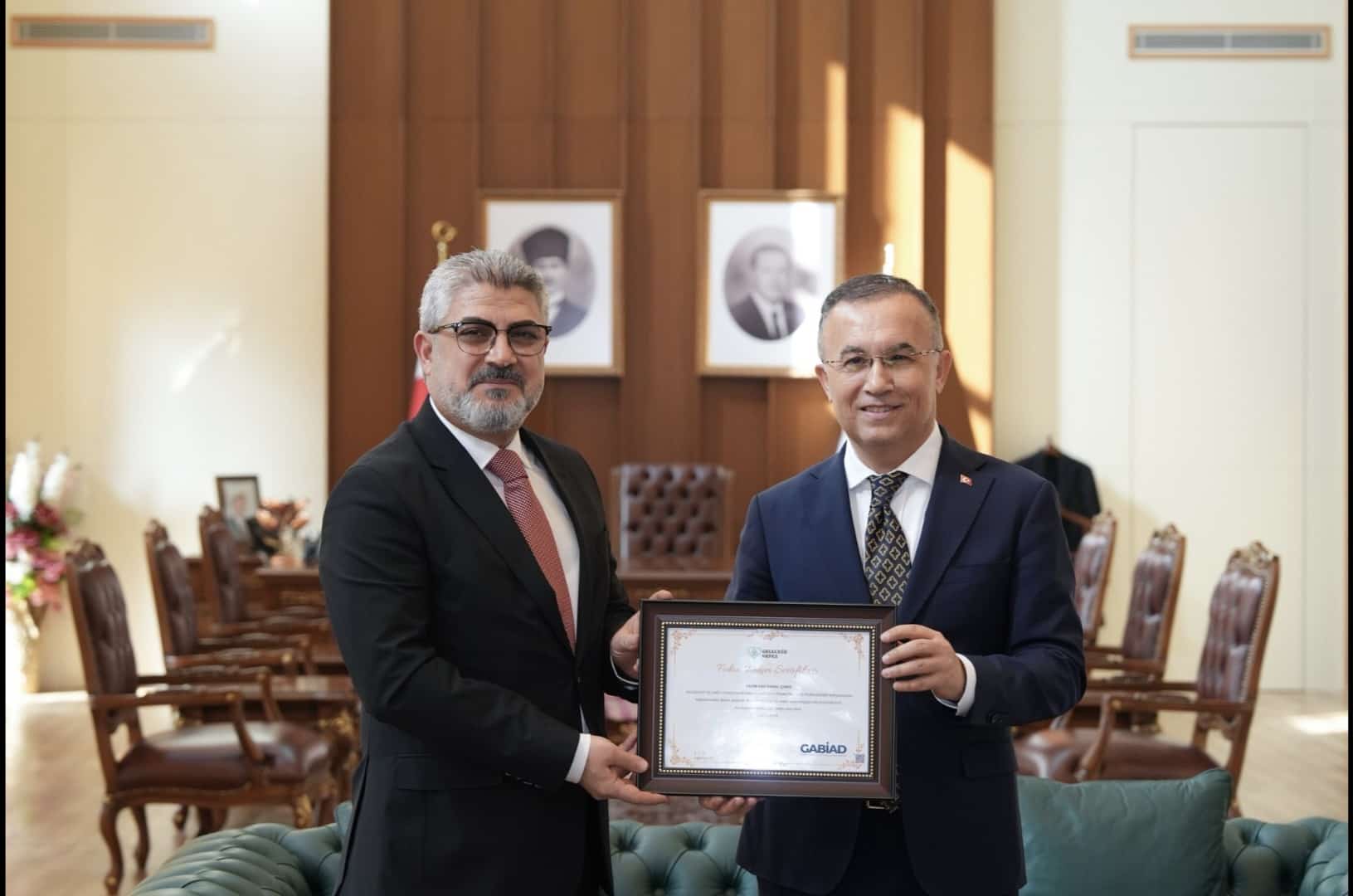 Sayın Valimiz Kemal Çeber'i makamında ziyaret ettik.